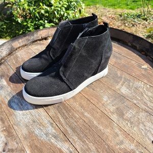 Steve Madden Wavery Wedge Sneakers size 9